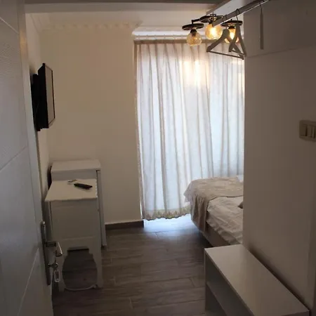 Silenos Boutique منزل للإقامة